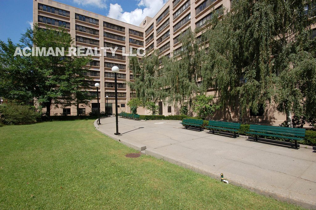 220 Manhattan Avenue, Unit 1F photo 7