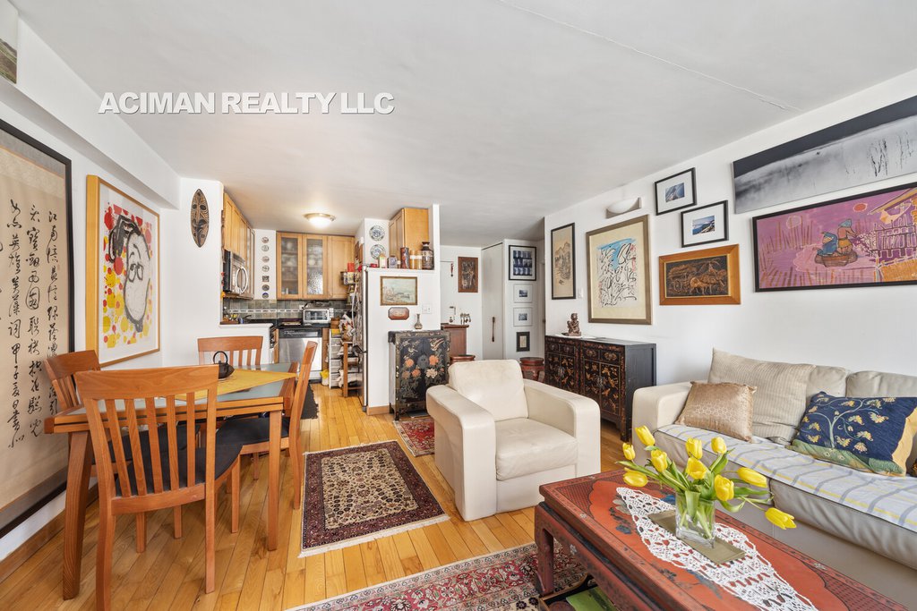 220 Manhattan Avenue, Unit 1F photo 2