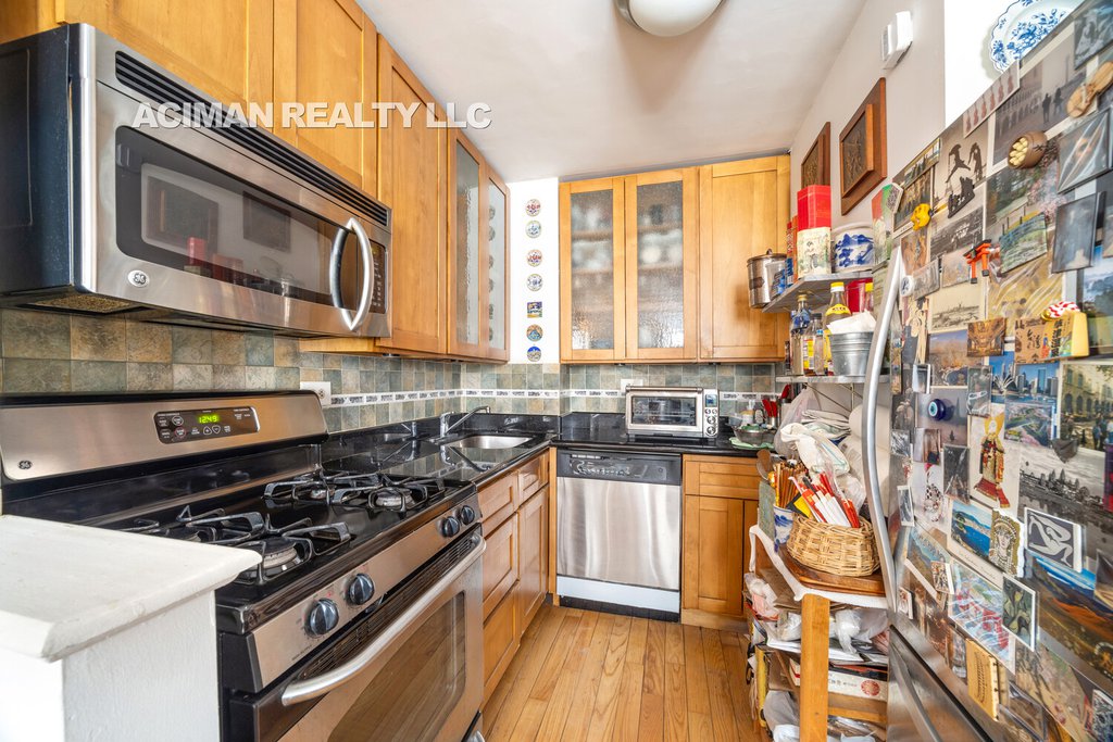 220 Manhattan Avenue, Unit 1F photo 3