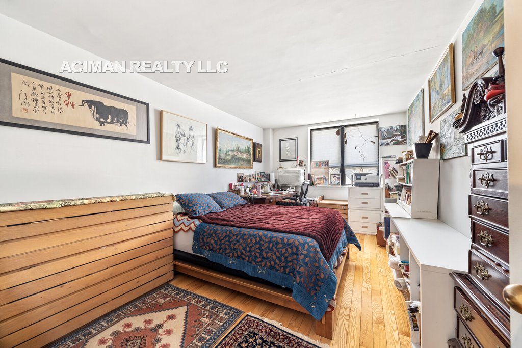 220 Manhattan Avenue, Unit 1F photo 4