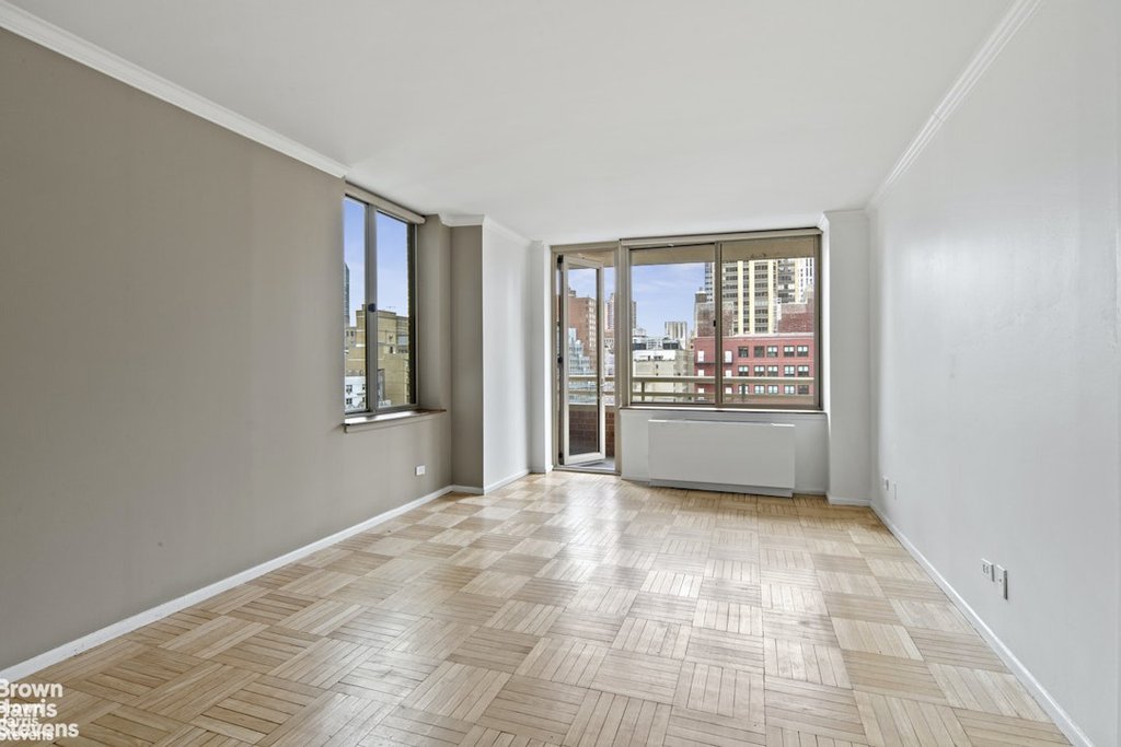 236 East 47th Street, Unit 21B photo 6