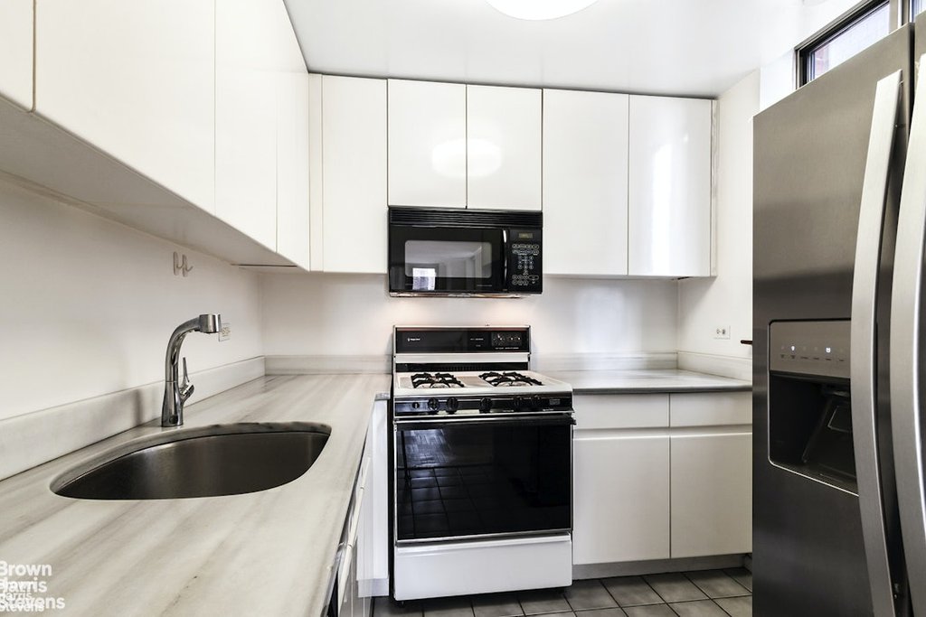 236 East 47th Street, Unit 21B photo 14
