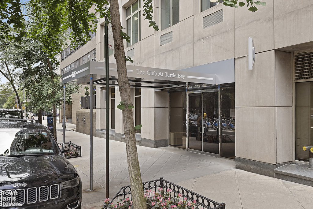 236 East 47th Street, Unit 21B photo 30