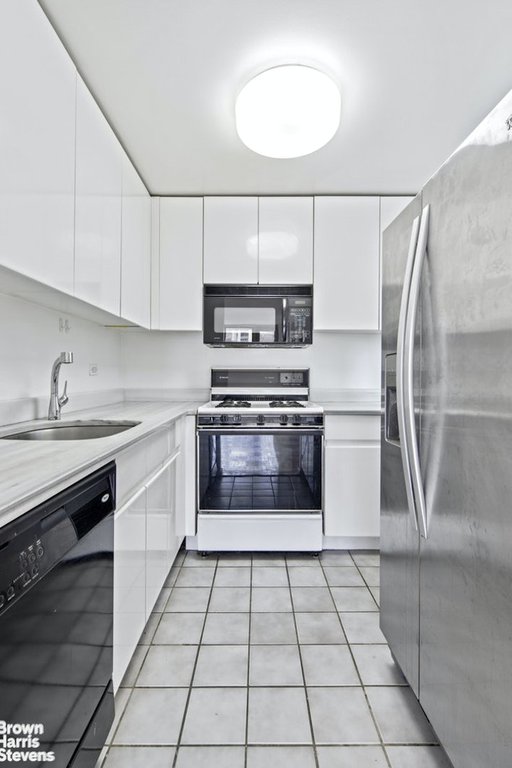 236 East 47th Street, Unit 21B photo 15
