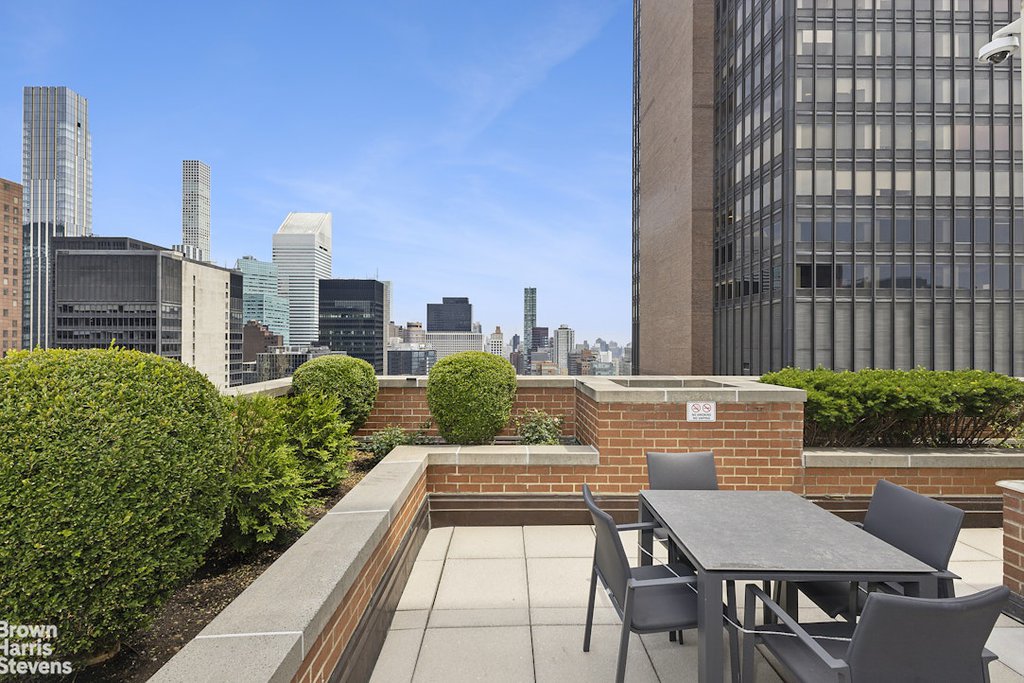 236 East 47th Street, Unit 21B photo 27