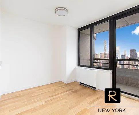 330 East 38th Street, Unit 44I photo 2