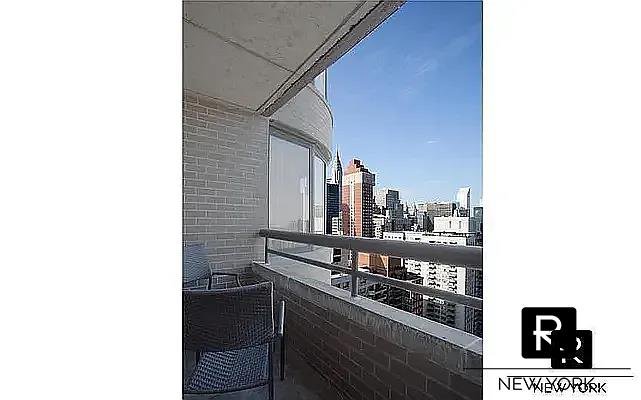 330 East 38th Street, Unit 44I photo 3