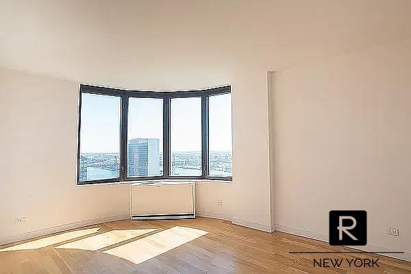 330 East 38th Street, Unit 44I photo 5