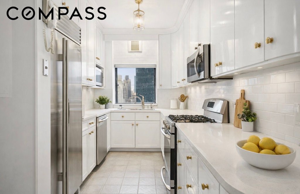 425 East 58th Street, Unit 18D photo 4