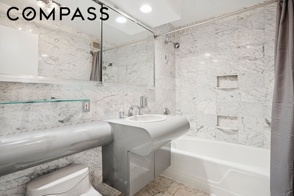 425 East 58th Street, Unit 18D photo 9