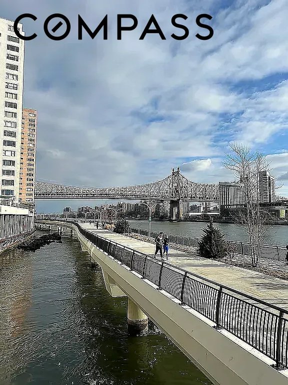 425 East 58th Street, Unit 18D photo 13