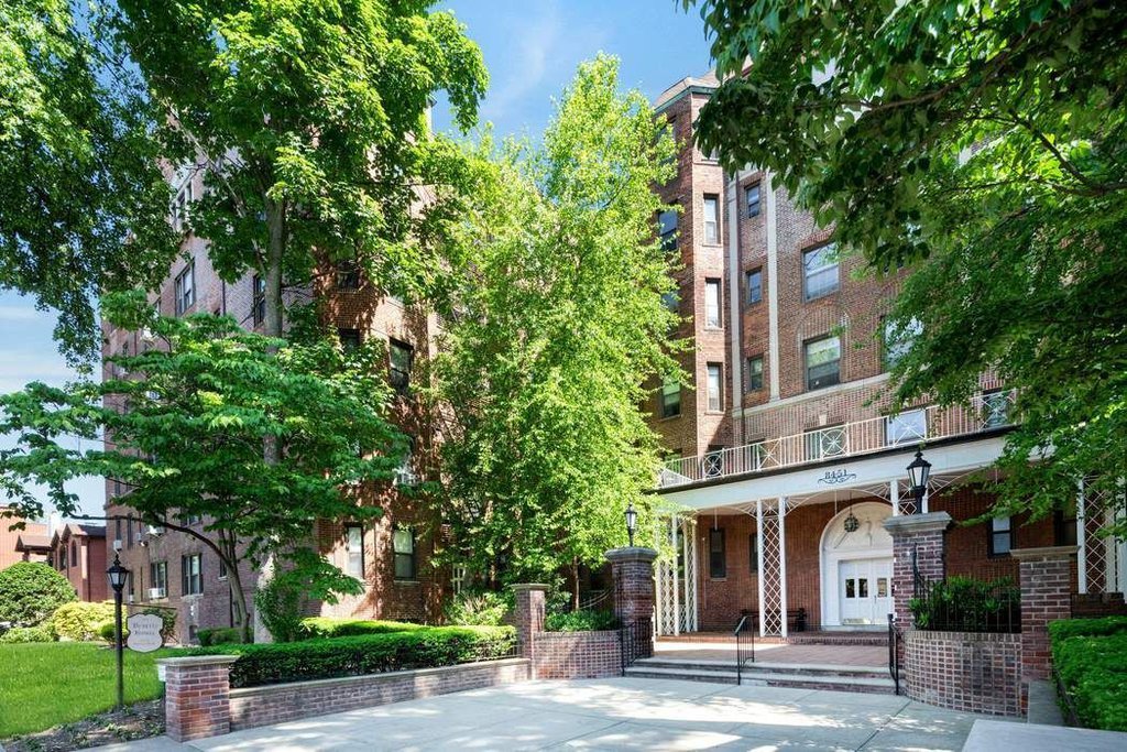 84-51 Beverly Road, Unit 1A photo 2