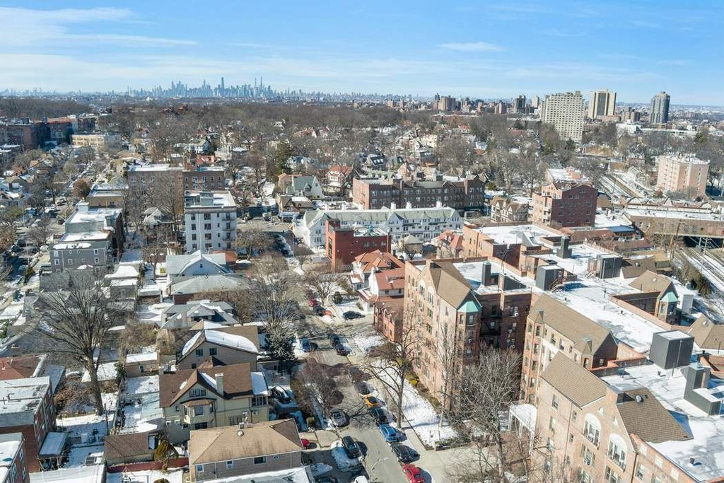 84-51 Beverly Road, Unit 1A photo 22