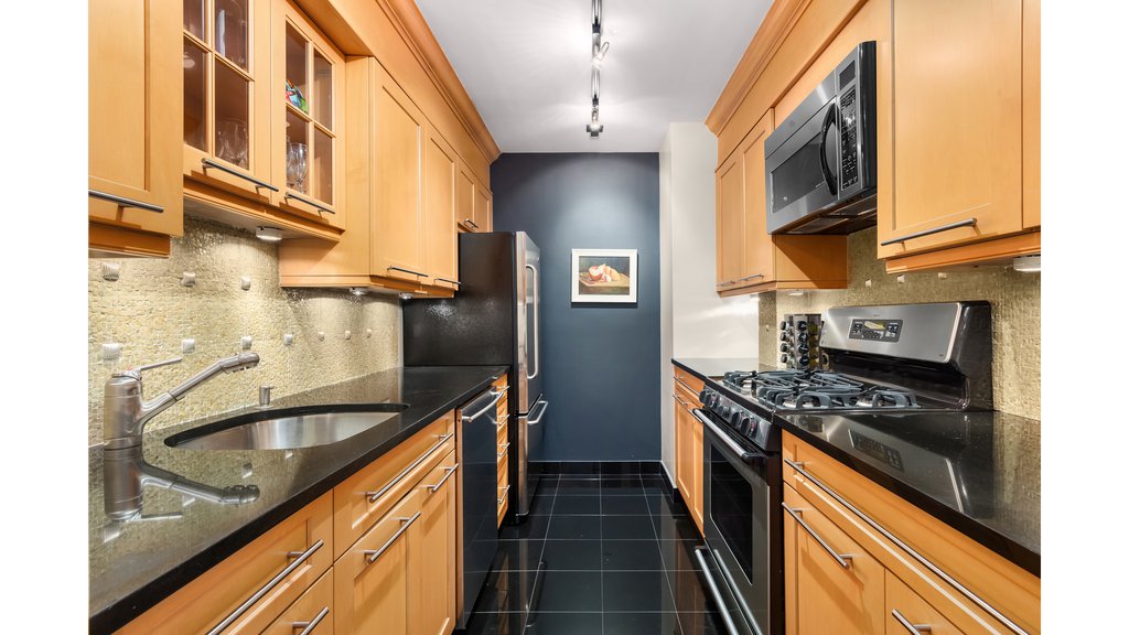 15 West 53rd Street, Unit 18F photo 2
