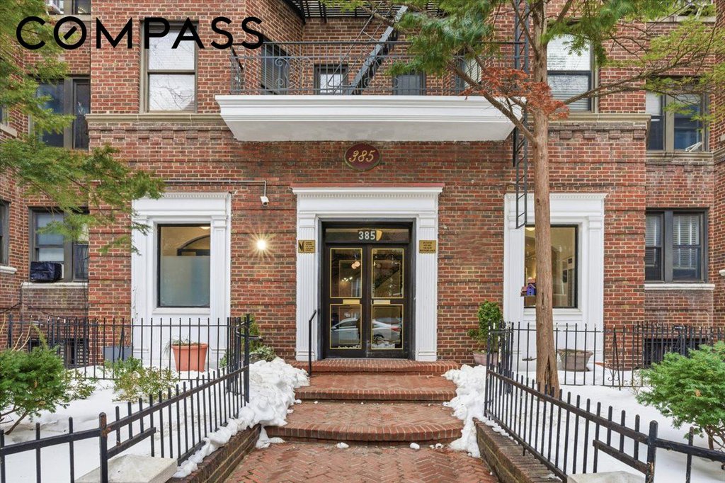385 Argyle Road, Unit 4A photo 3