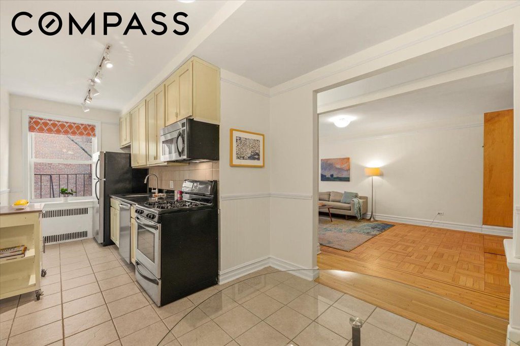 385 Argyle Road, Unit 4A photo 4
