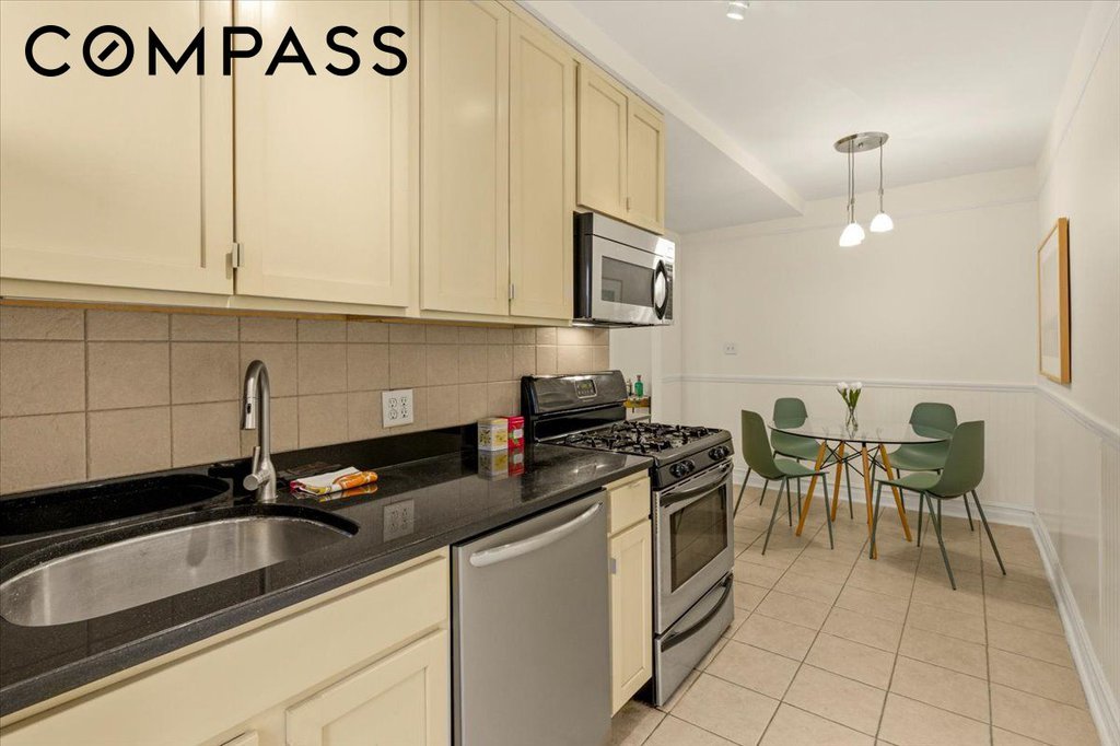 385 Argyle Road, Unit 4A photo 9