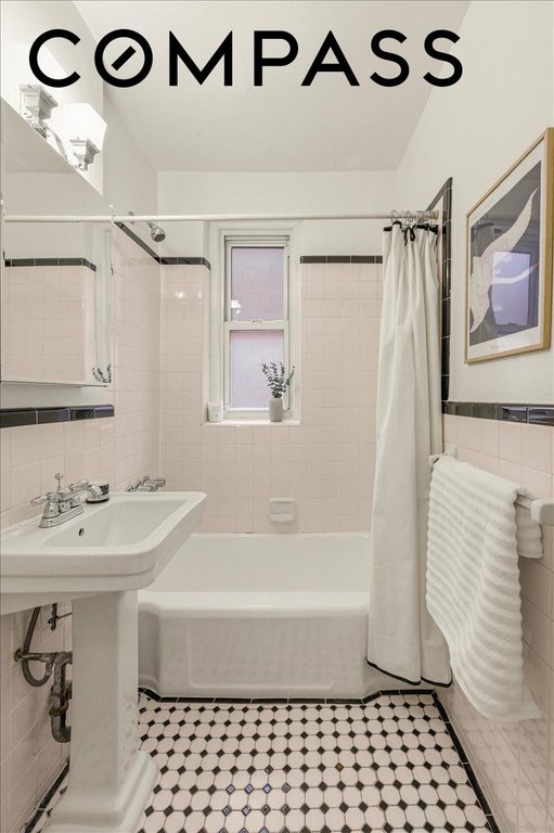 385 Argyle Road, Unit 4A photo 10