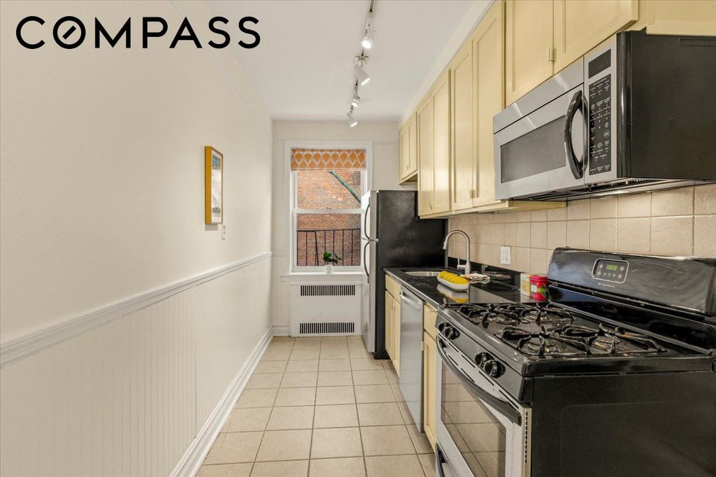 385 Argyle Road, Unit 4A photo 16