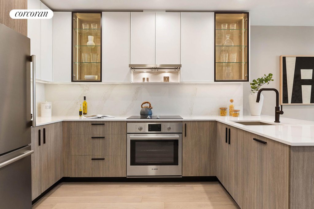 25-23 Newtown Avenue, Unit PHA photo 3
