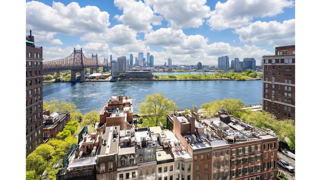 16 Sutton Place, Unit 15C