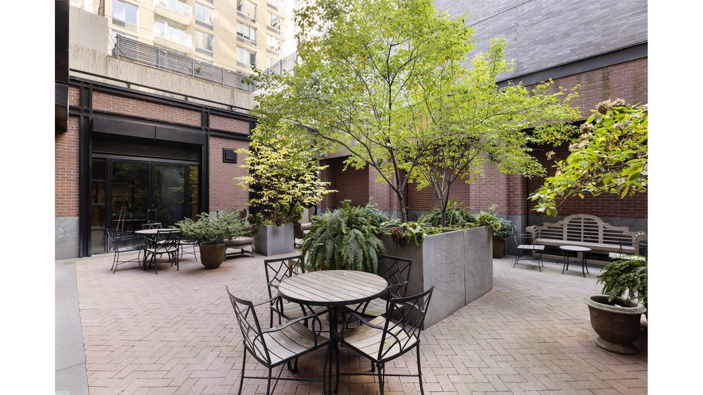 261 West 25th Street, Unit 11A photo 14