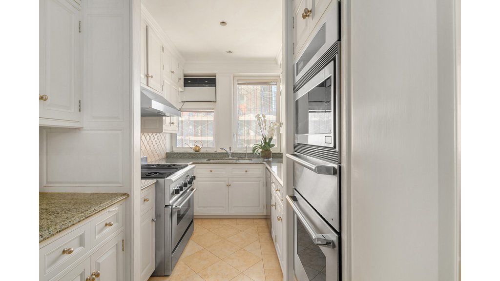 450 East 52nd Street, Unit 15 photo 13