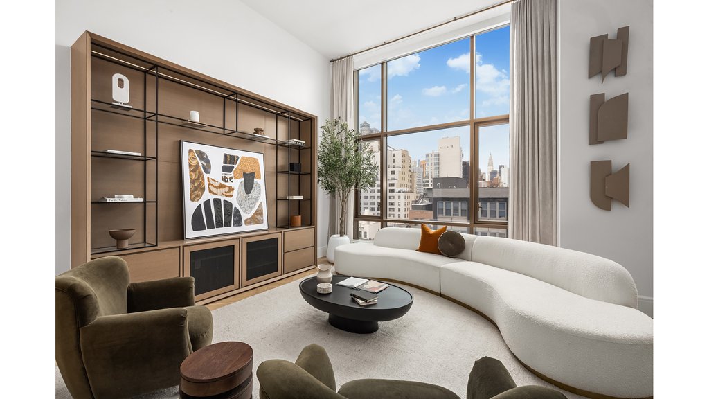 215 East 19th Street, Unit 8E