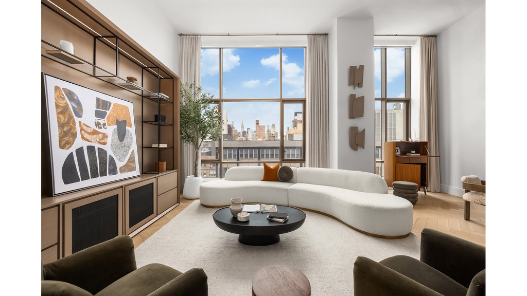 215 East 19th Street, Unit 8E photo 2
