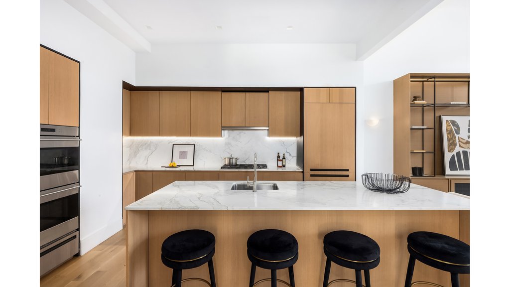 215 East 19th Street, Unit 8E photo 5