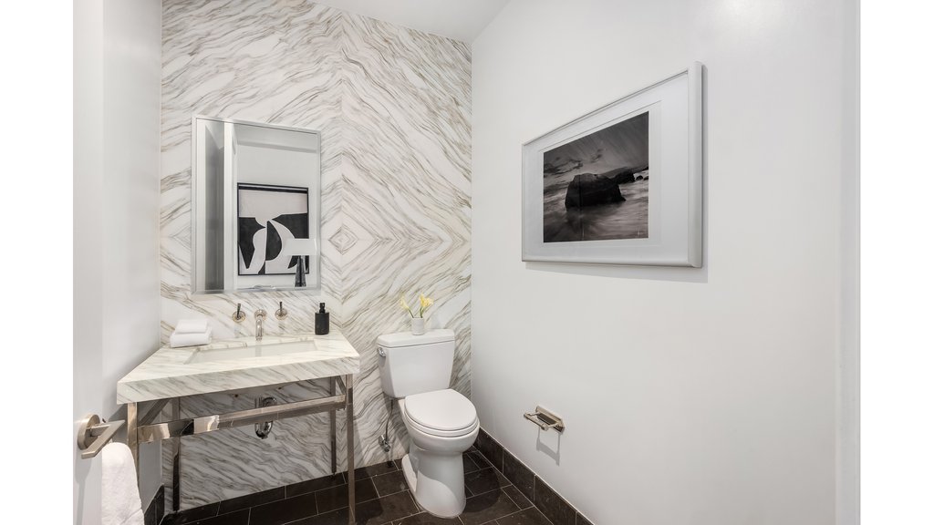215 East 19th Street, Unit 8E photo 23
