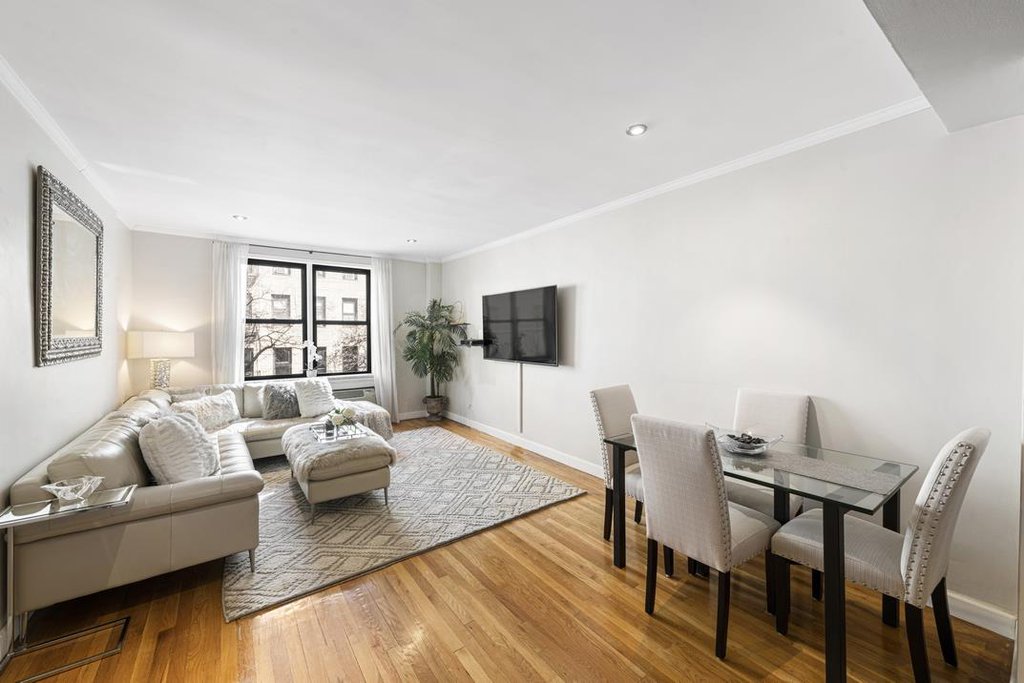 330 East 70th Street, Unit 2H photo 3