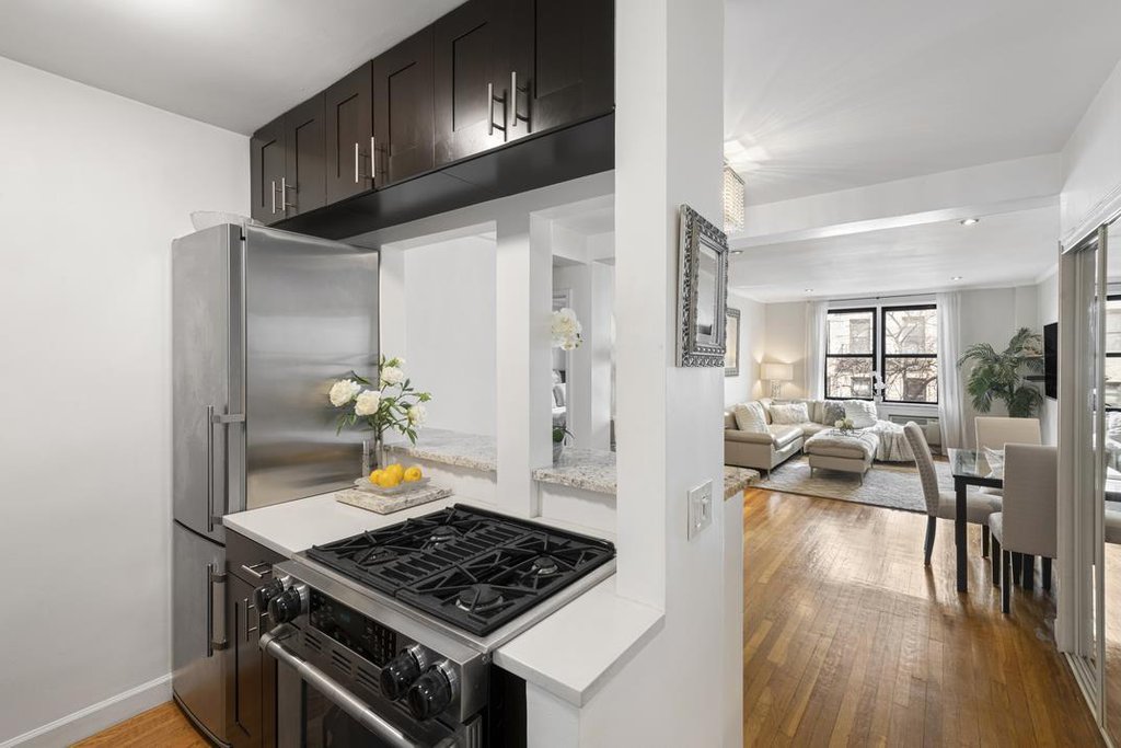 330 East 70th Street, Unit 2H photo 4