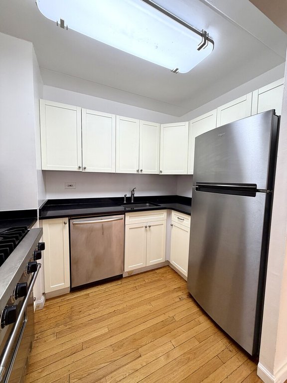 220 Manhattan Avenue, Unit 1U photo 6