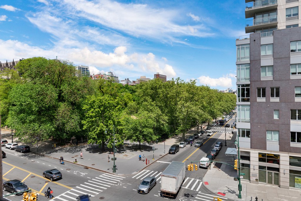 220 Manhattan Avenue, Unit 1U photo 8