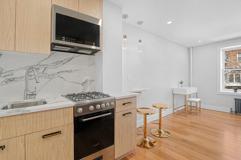 451 West 22nd Street, Unit 3R photo 4