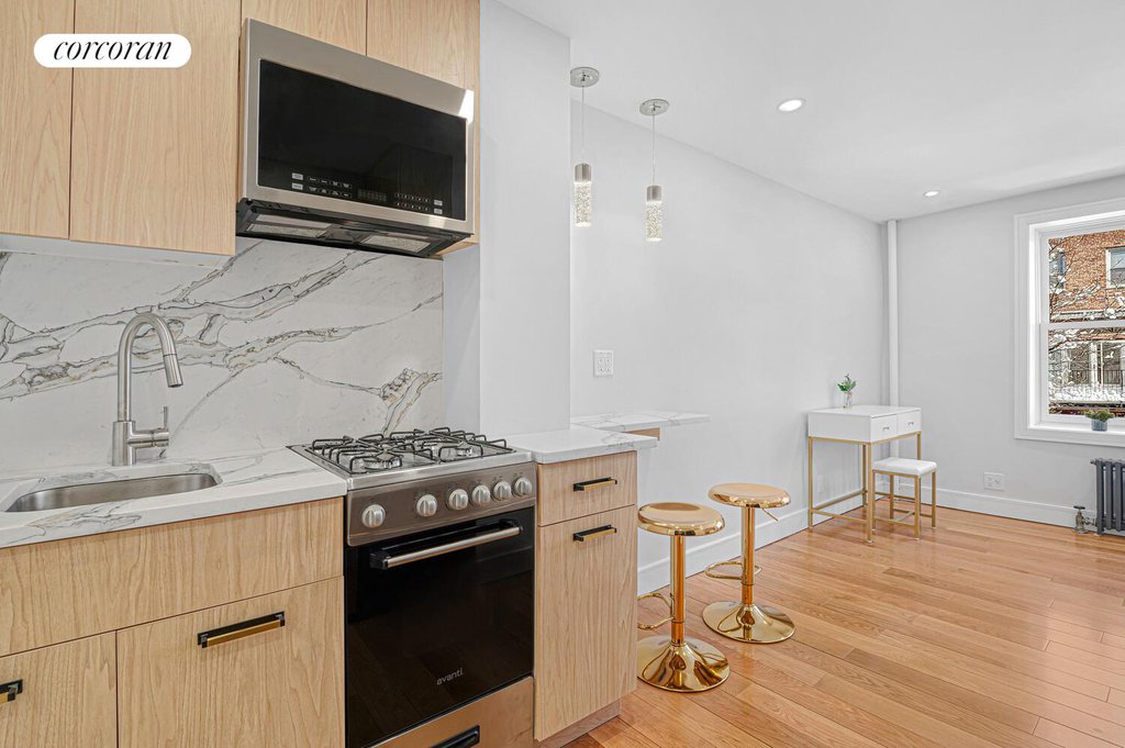 451 West 22nd Street, Unit 3R photo 3