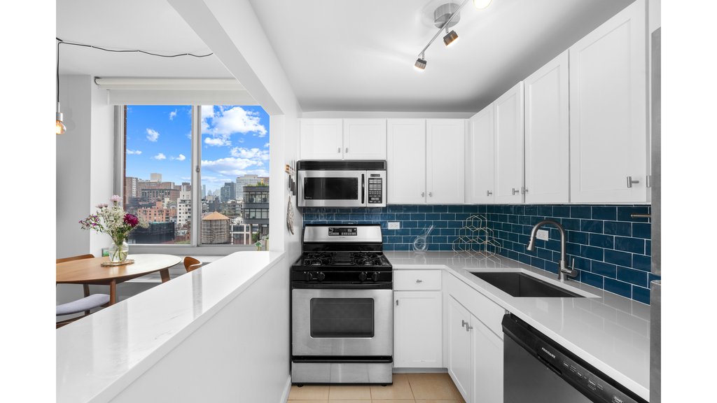 520 West 23rd Street, Unit 14A photo 5