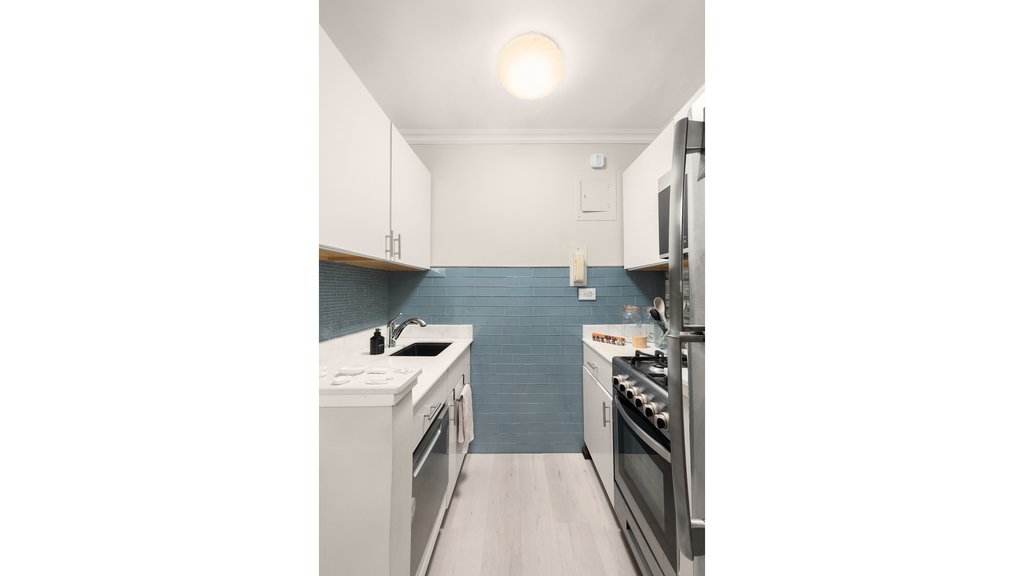 301 East 63rd Street, Unit 2K photo 3
