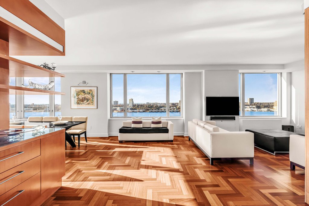 220 Riverside Boulevard, Unit 24G