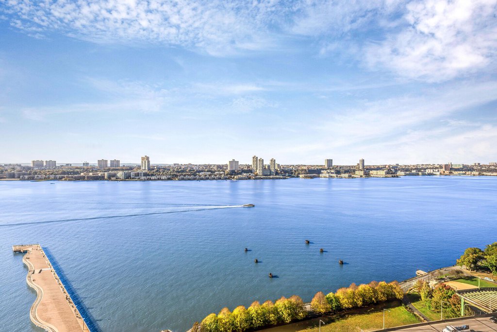 220 Riverside Boulevard, Unit 24G photo 2