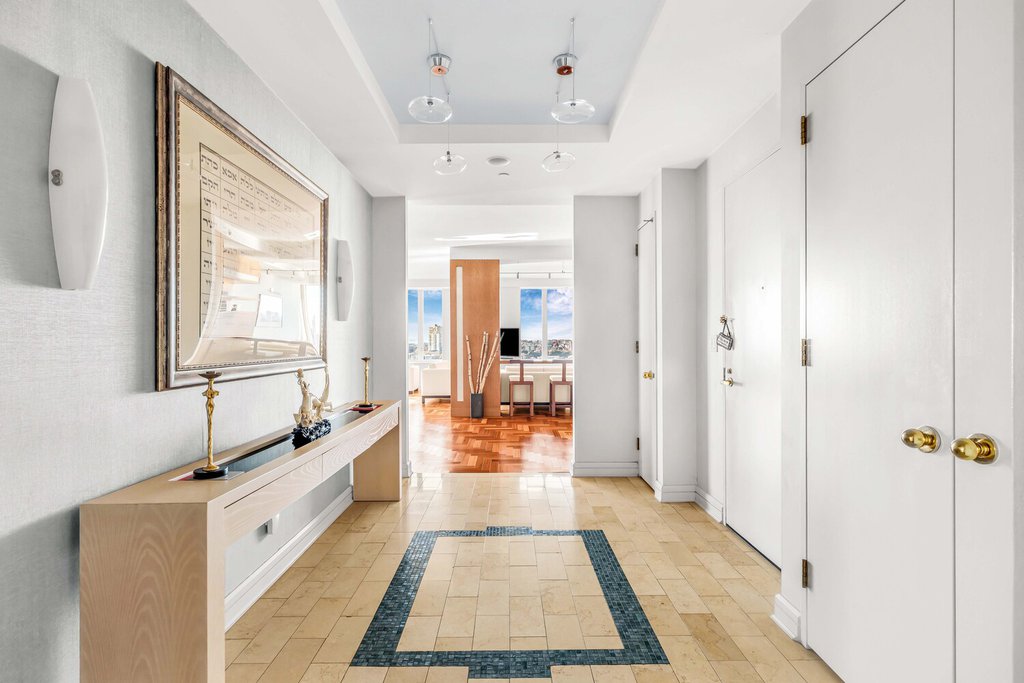 220 Riverside Boulevard, Unit 24G photo 3