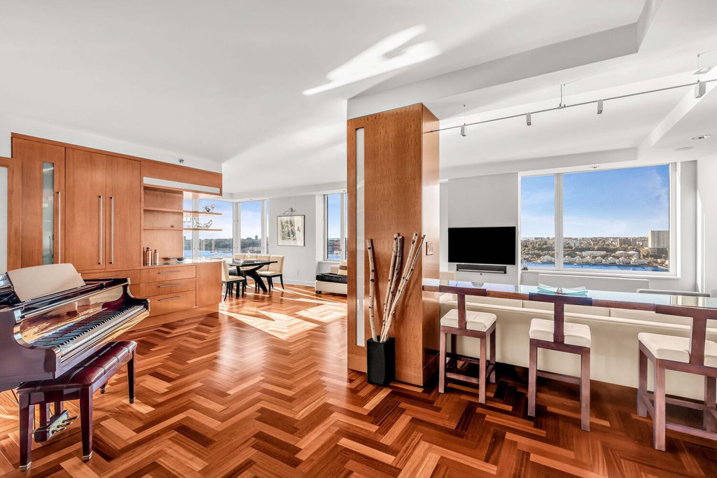 220 Riverside Boulevard, Unit 24G photo 4