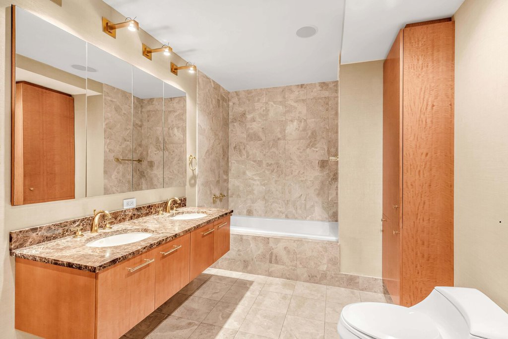 220 Riverside Boulevard, Unit 24G photo 8