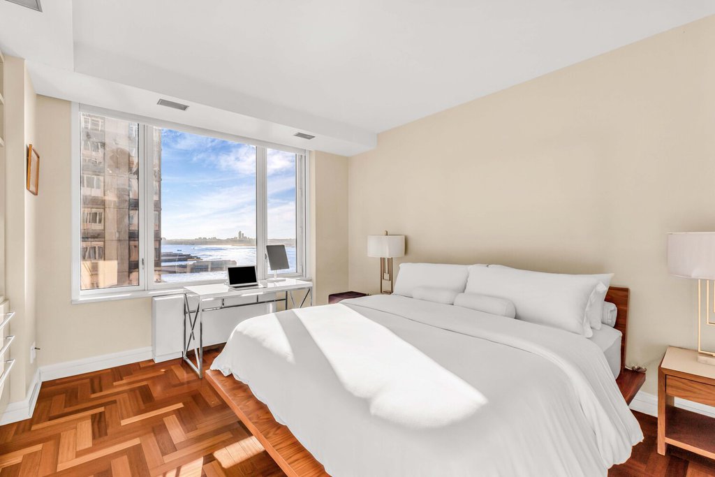 220 Riverside Boulevard, Unit 24G photo 9