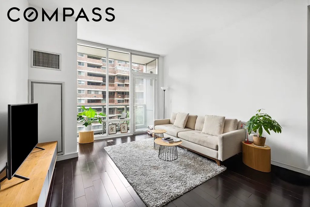 300 East 23rd Street, Unit 5B photo 2