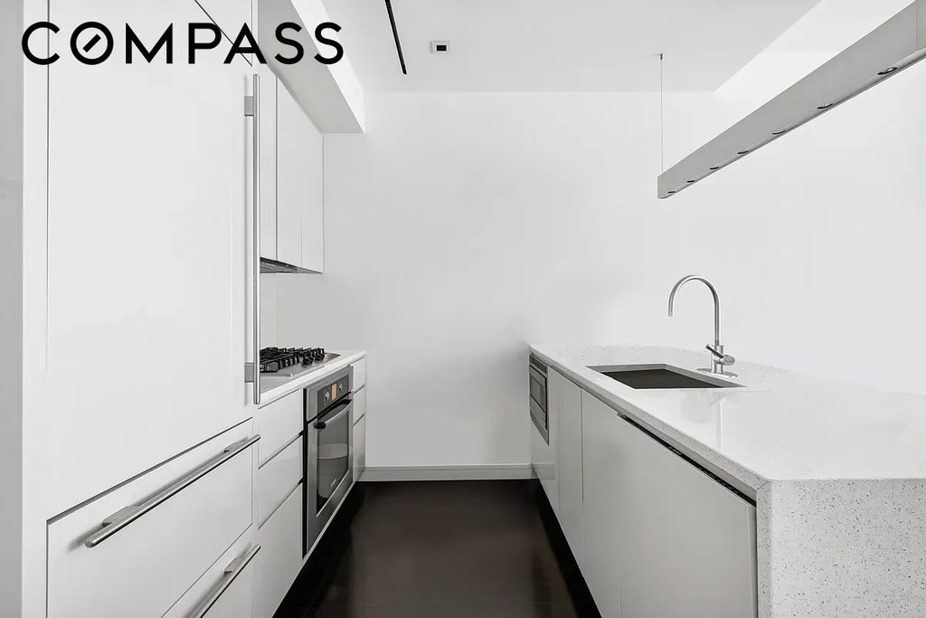 300 East 23rd Street, Unit 5B photo 3