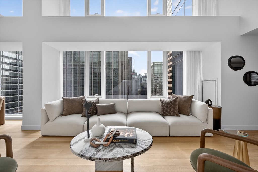 135 West 52nd Street, Unit PH4 photo 2