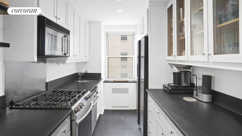 11 Fifth Avenue, Unit 3U photo 3