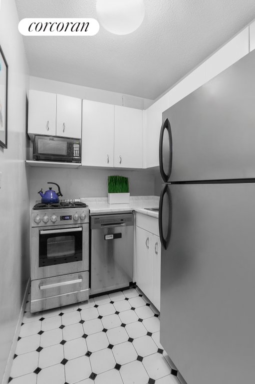 520 East 81st Street, Unit 3G photo 4